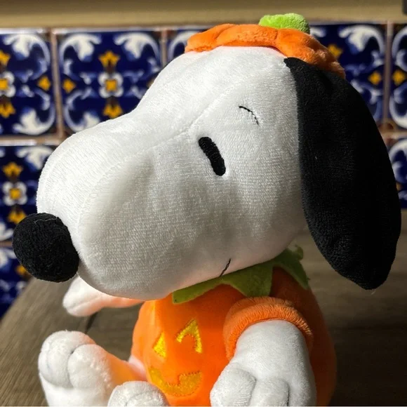 Halloween pumpkin Snoopy Plush Toy by hallmark used - Picture 7 of 16